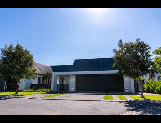 5 BEDROOM HOUSE FOR SALE IN VAL DE VIE ESTATE